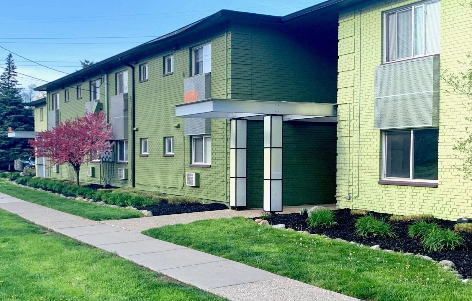 Birmingham Flats Apartments in Birmingham, MI